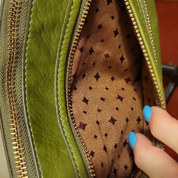 NWT: Leather Fossil Explorer Crossbody - Picture 3 of 16